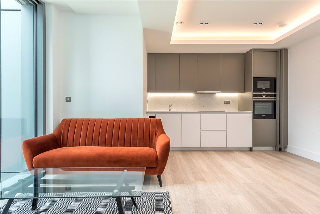 Property photo 2 of 13 Reception / Kitchen