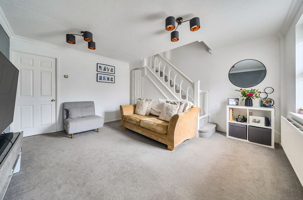 Property photo 2 of 11 1374551-19-6908cd...