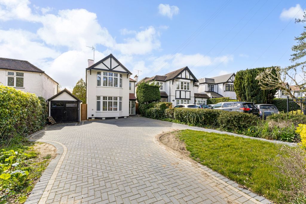 Property photo 2 of 25