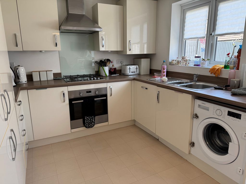 Property photo 3 of 15 Kit