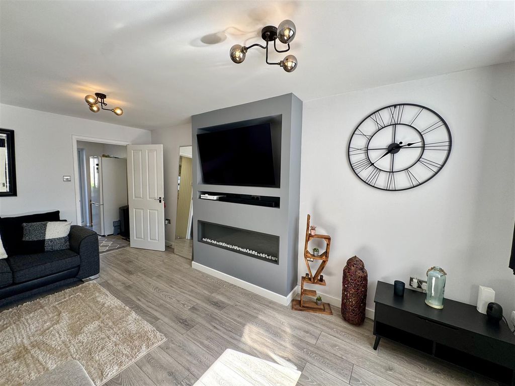 Property photo 3 of 14 Sitting Room