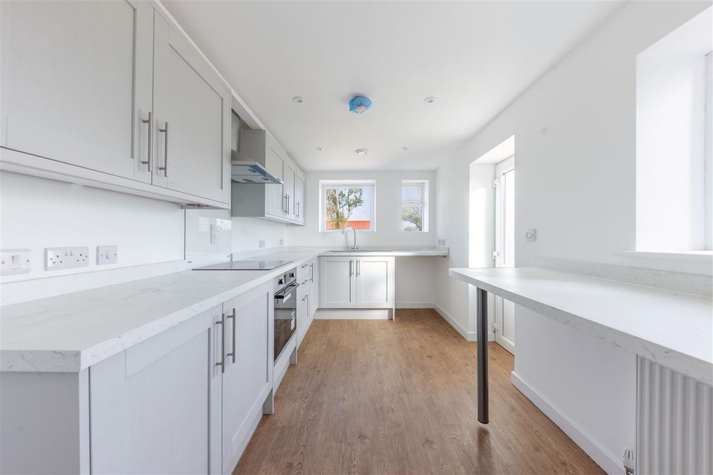 Property photo 2 of 14 Kitchen