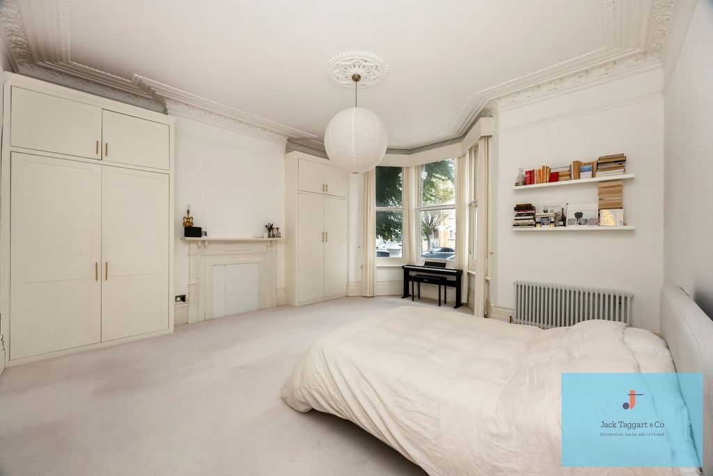 Property photo 2 of 12