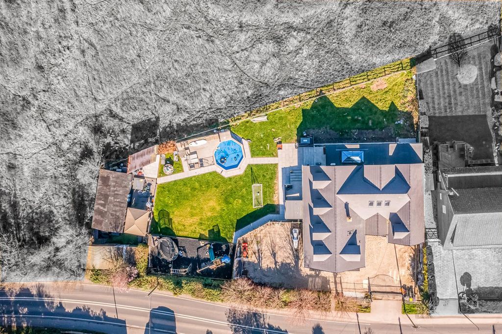 Property photo 3 of 45