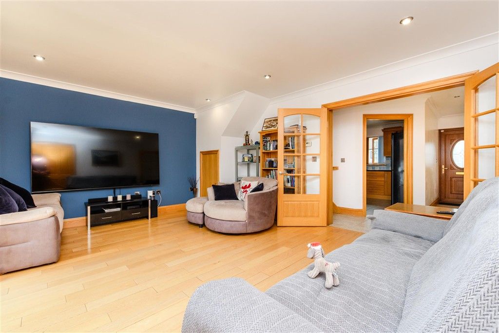 Property photo 3 of 15 Lounge