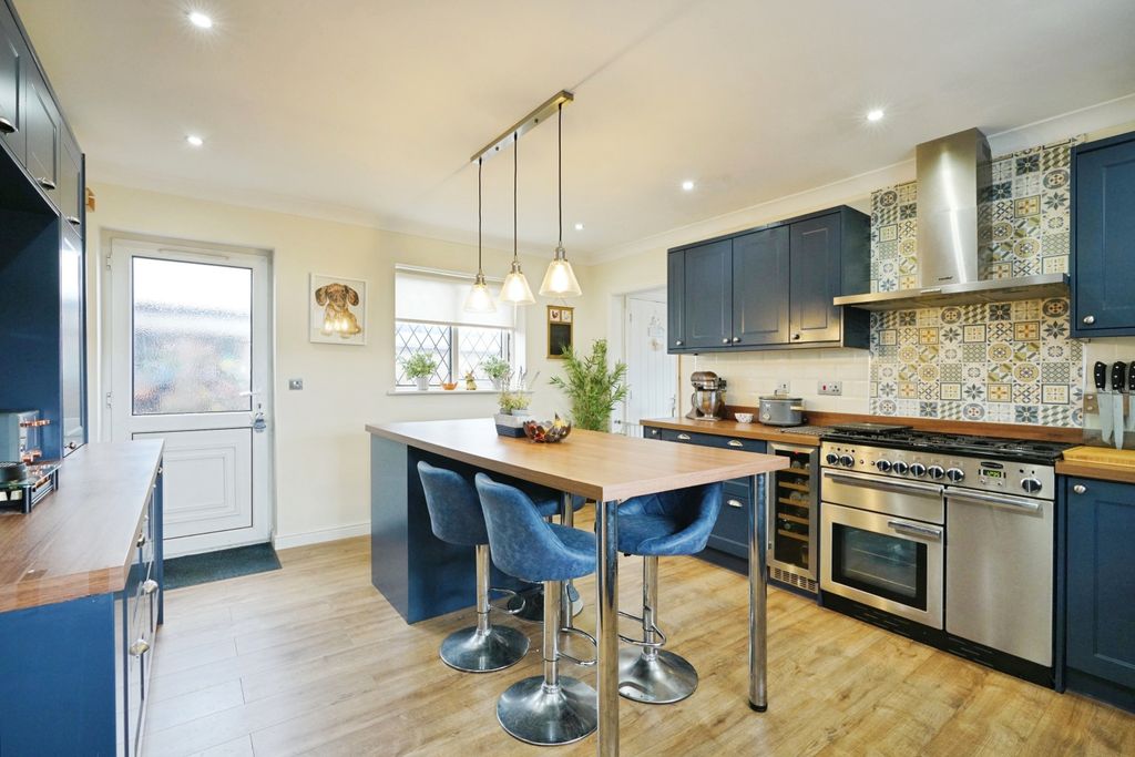 Property photo 3 of 14 Kitchen