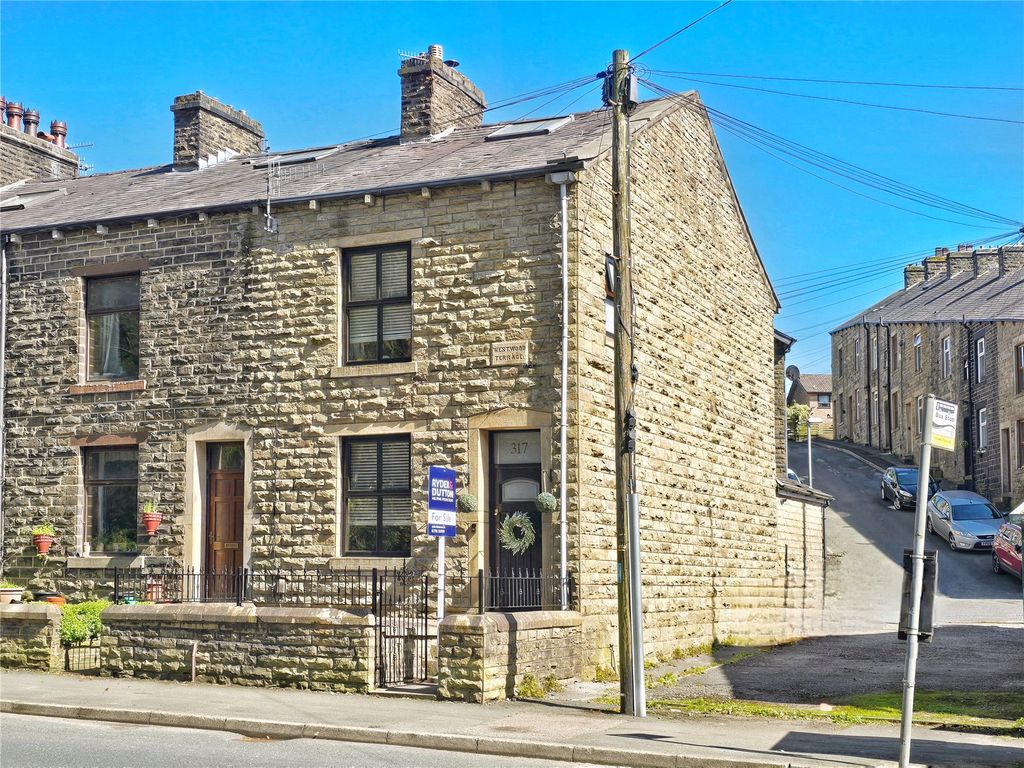 Property photo 1 of 27 Period End Terrace