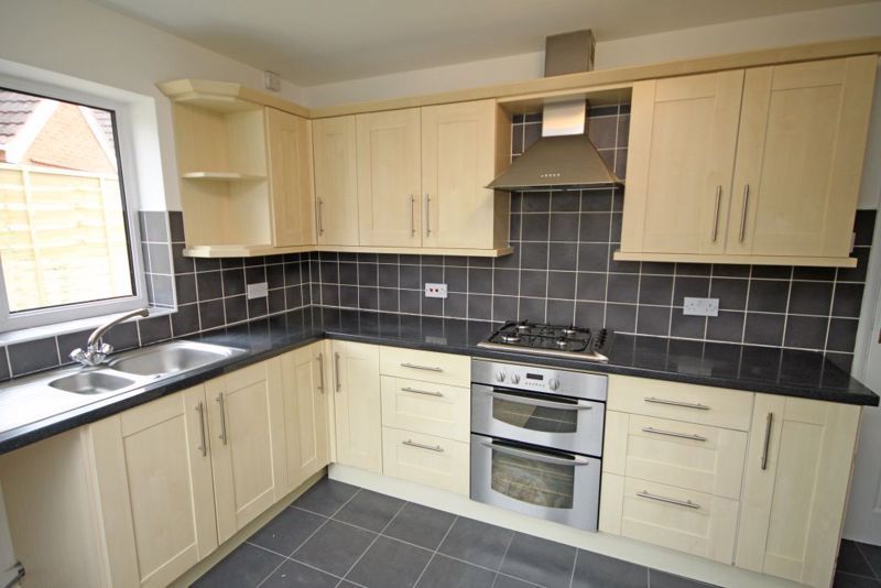 Property photo 3 of 11 Kitchen