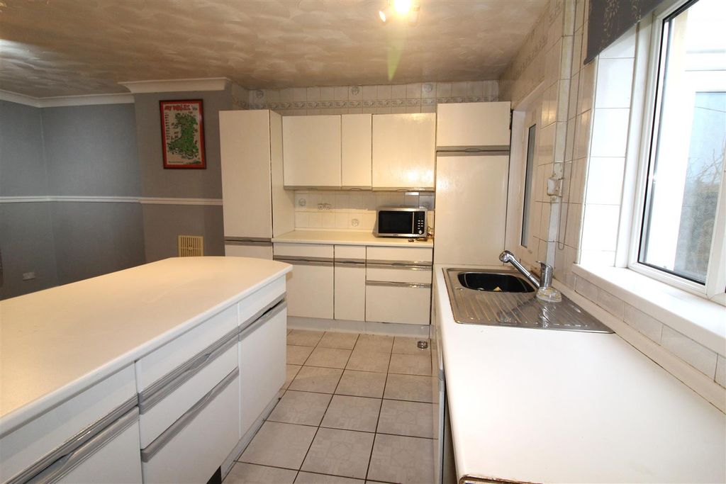 Property photo 2 of 29 Kitchen