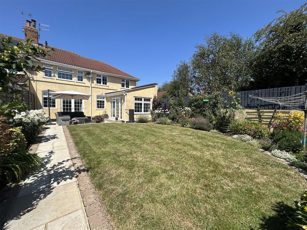 Property photo 3 of 27