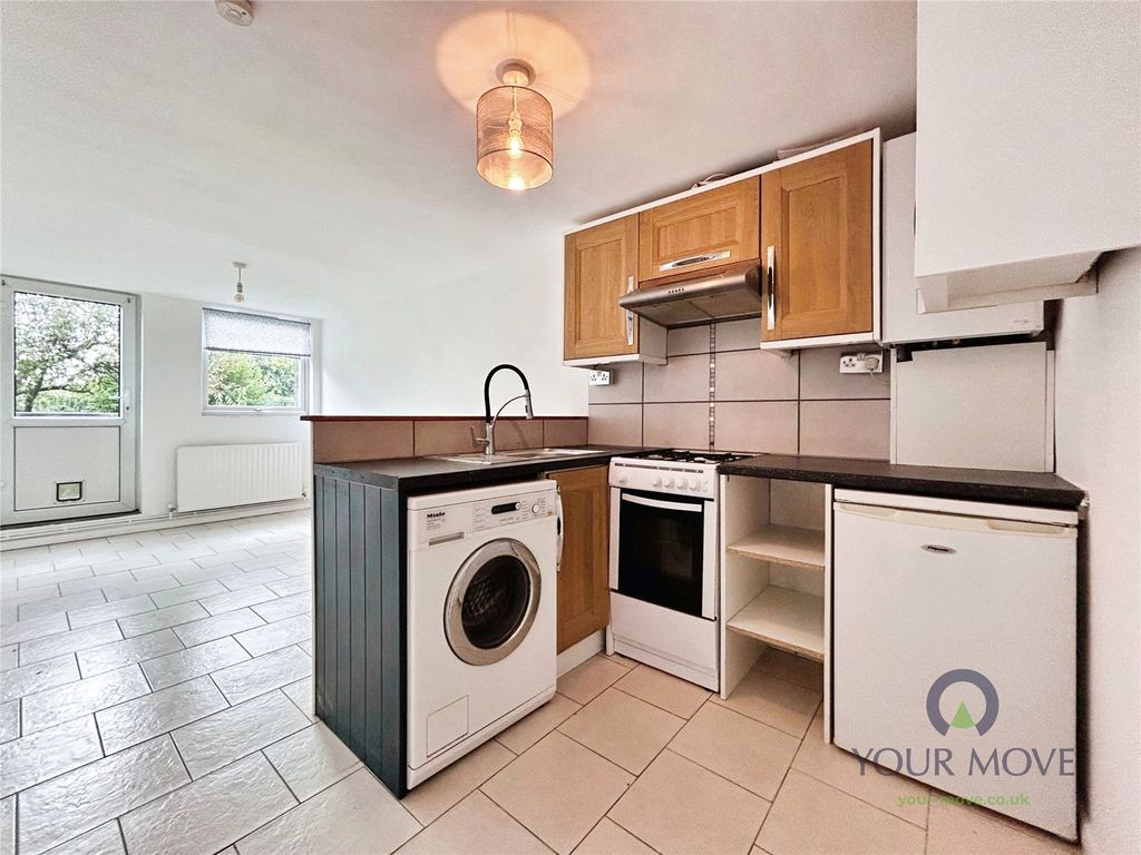 Property photo 3 of 9 Kitchen/ Lounge