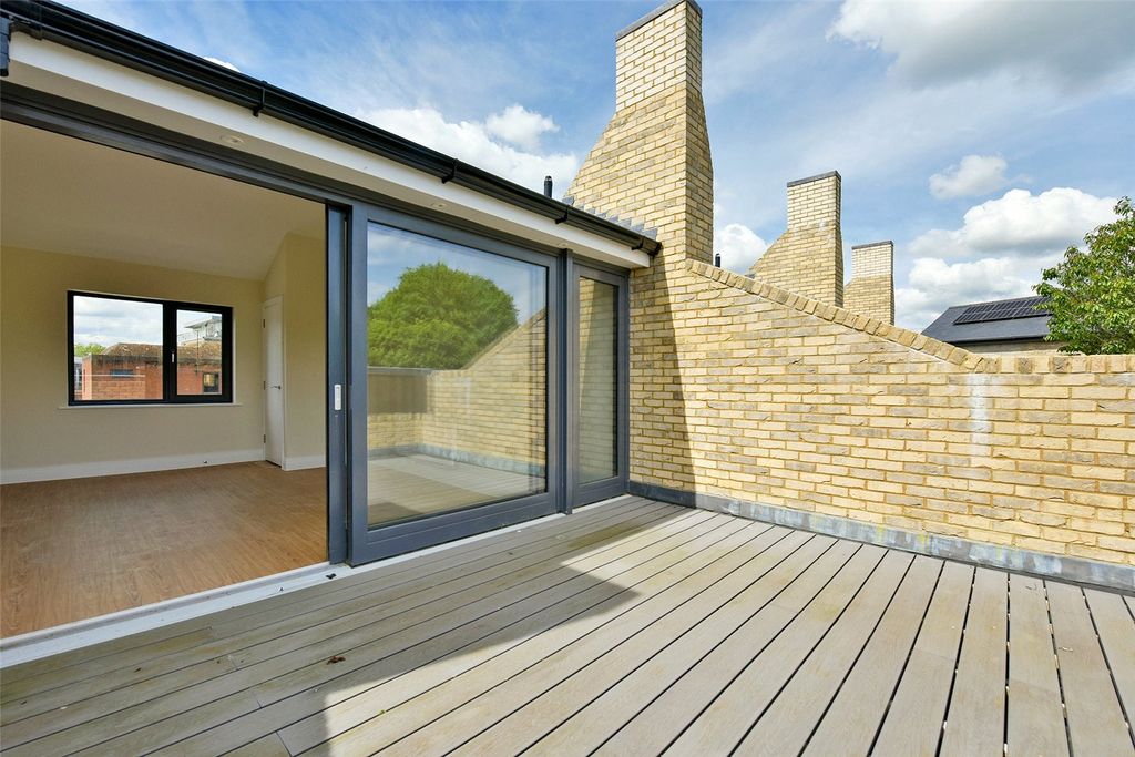 Property photo 1 of 11 Terrace