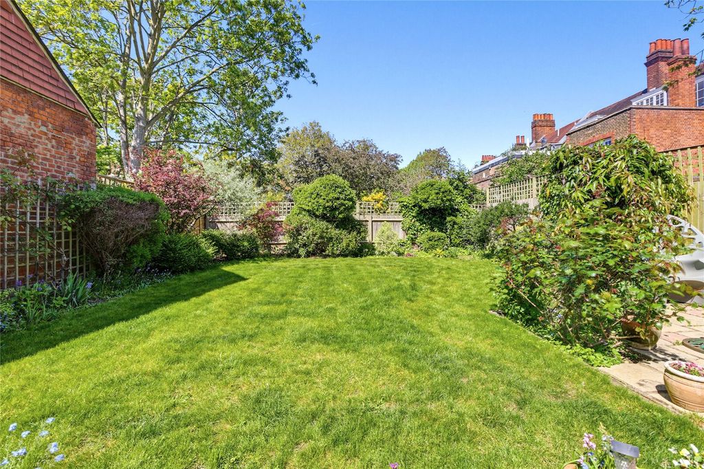 Property photo 2 of 14 Garden