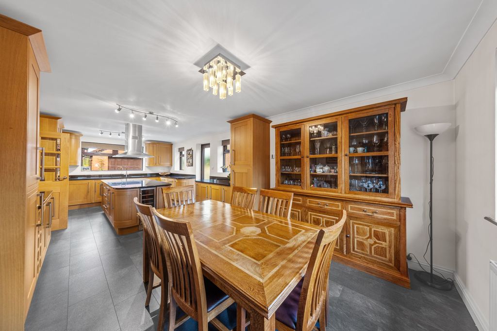 Property photo 2 of 25