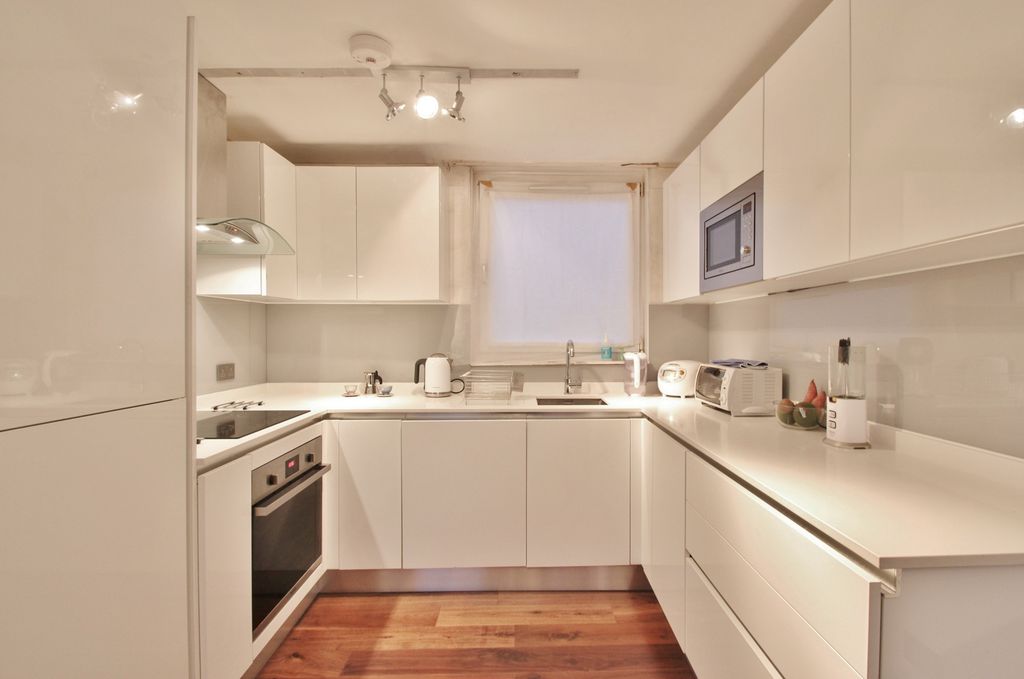 Property photo 1 of 13 Photo 5