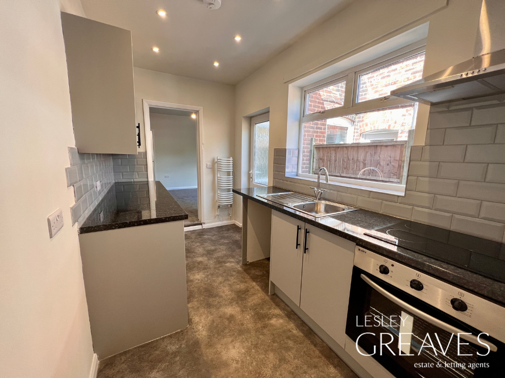 Property photo 3 of 9 Kitchen