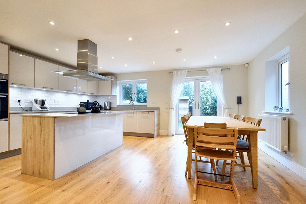 Property photo 2 of 25