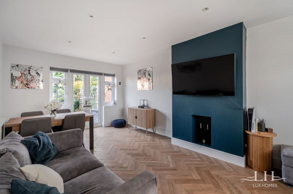 Property photo 2 of 23