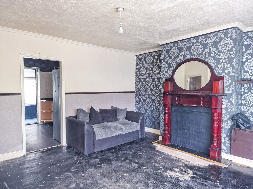 Property photo 2 of 19