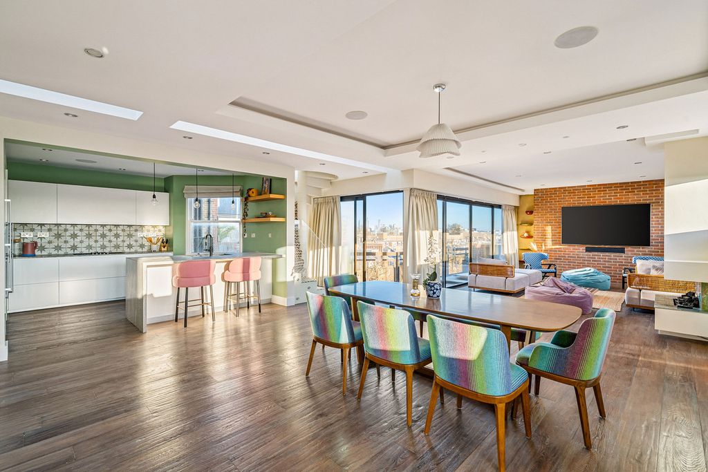 Property photo 2 of 26