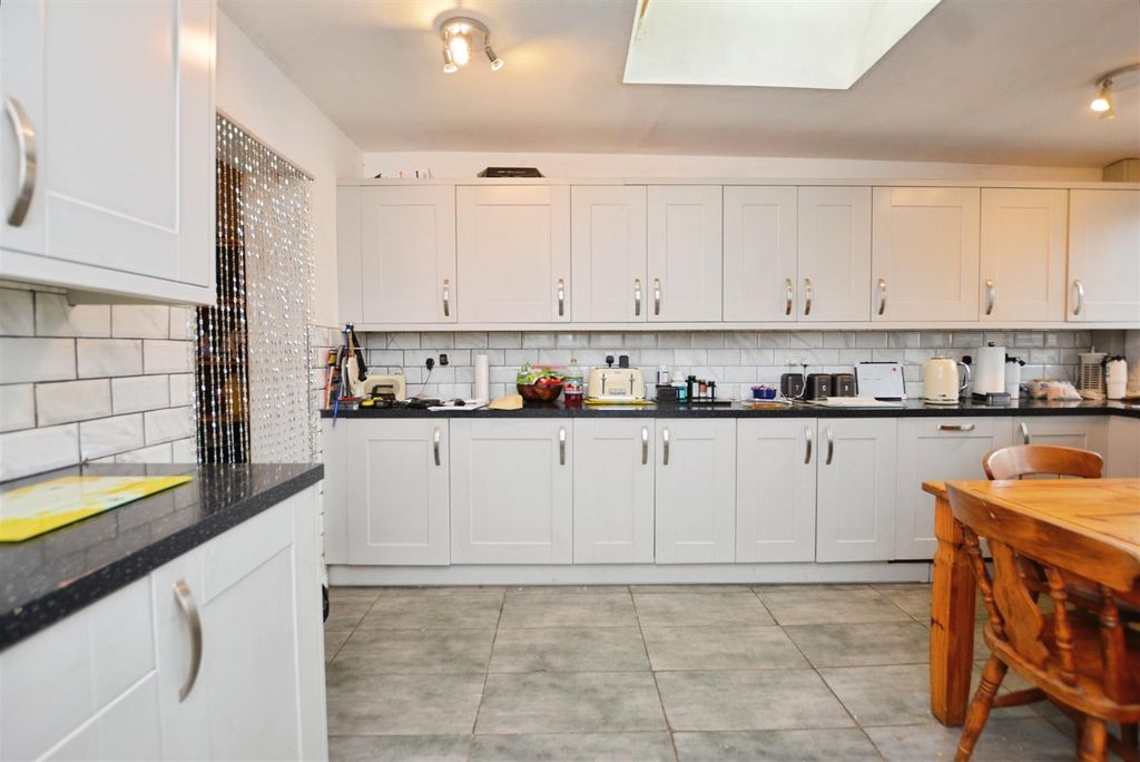 Property photo 2 of 20 Kitchen