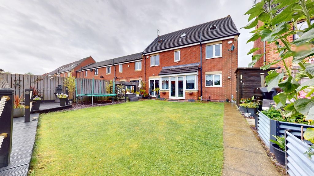 Property photo 1 of 40 5010220
