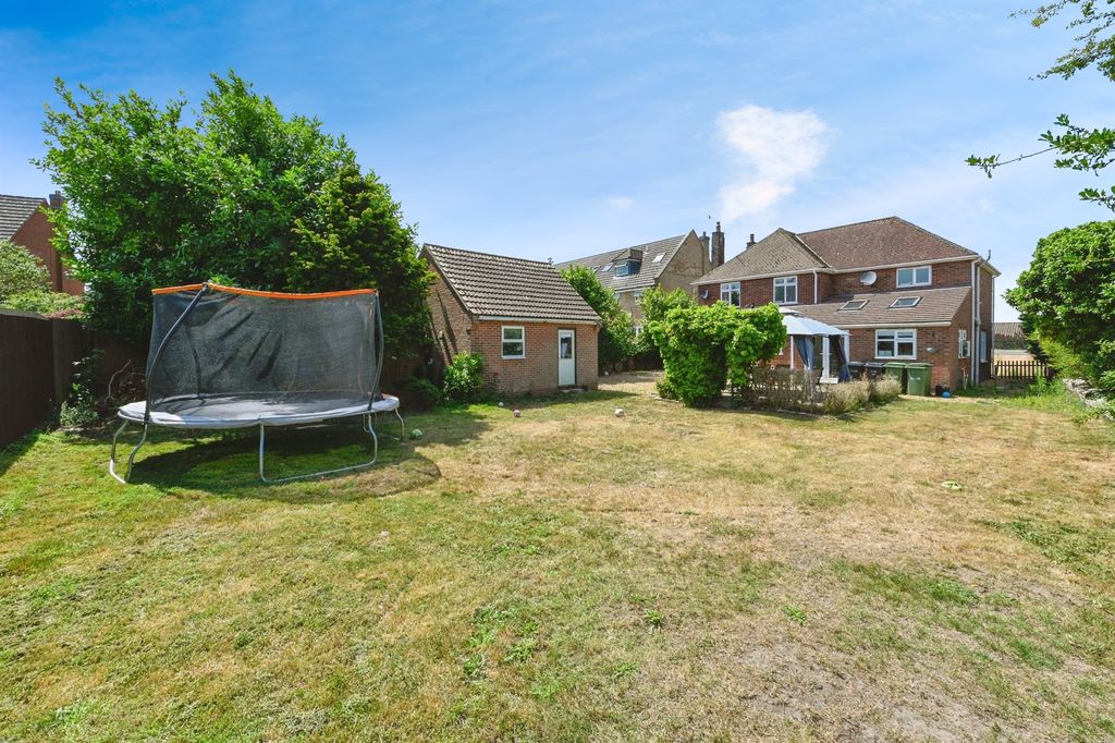 Property photo 2 of 18