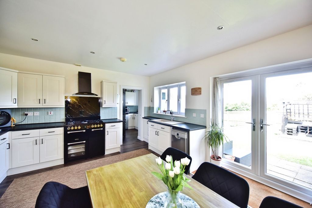 Property photo 3 of 20 Pbox-Img.Jpg