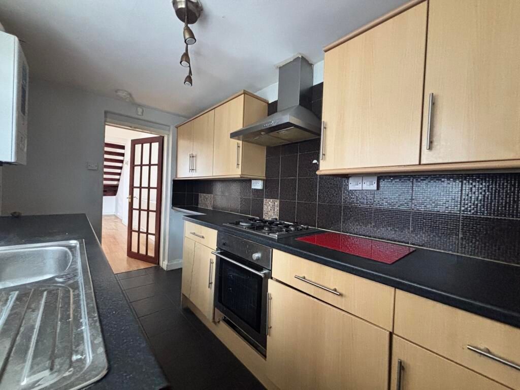 Property photo 3 of 8 Kitchen