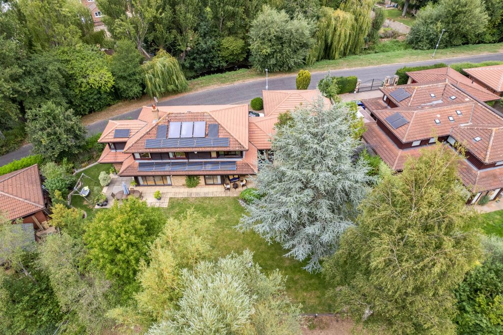 Property photo 1 of 21