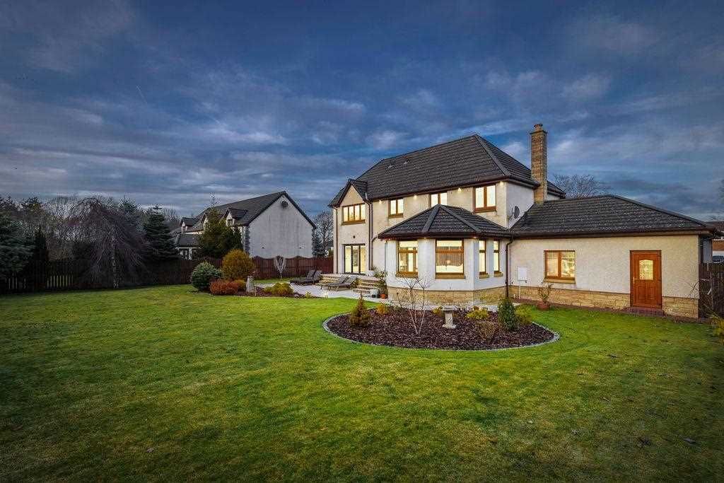 Property photo 2 of 33