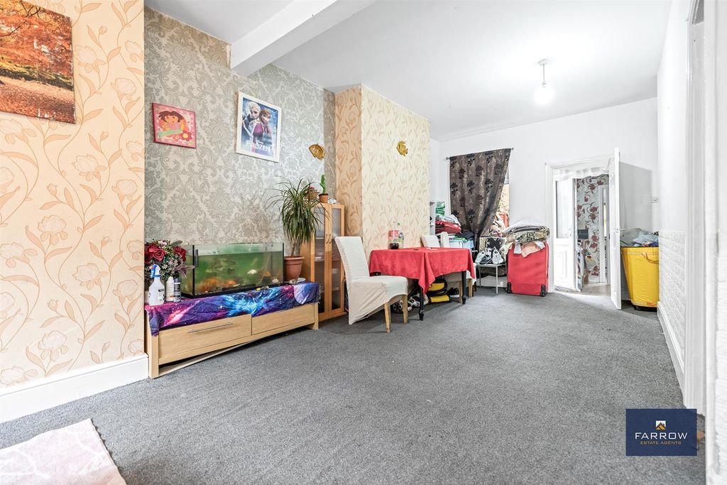 Property photo 2 of 16 Lounge / Diner