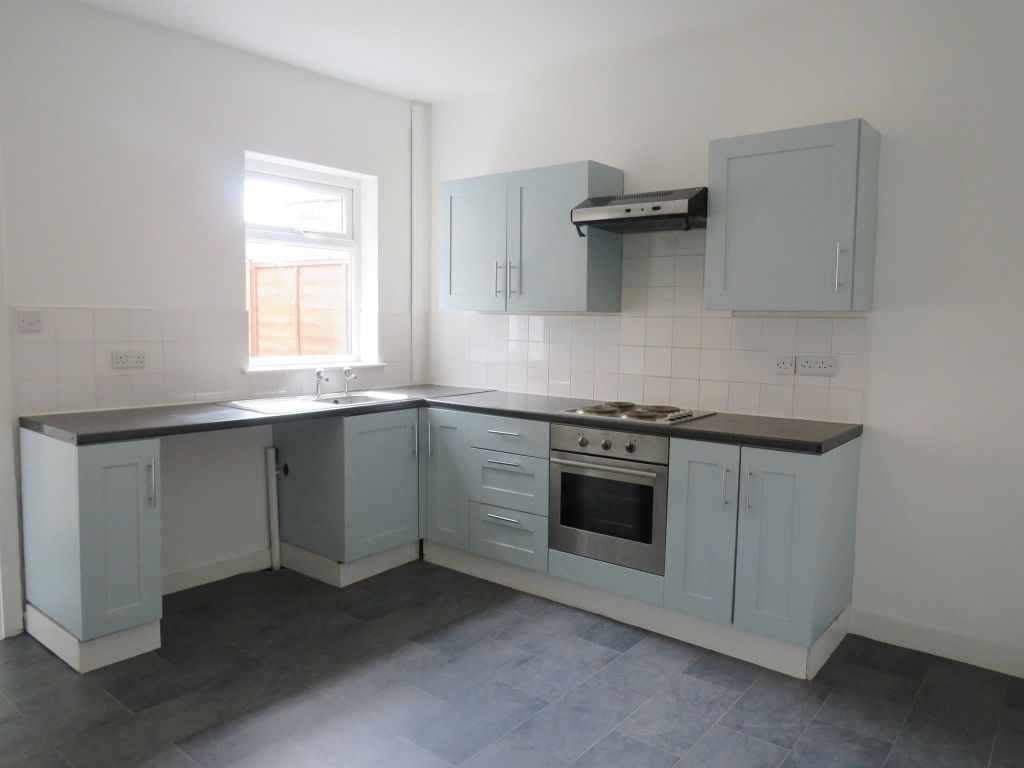 Property photo 3 of 8 Kitchen