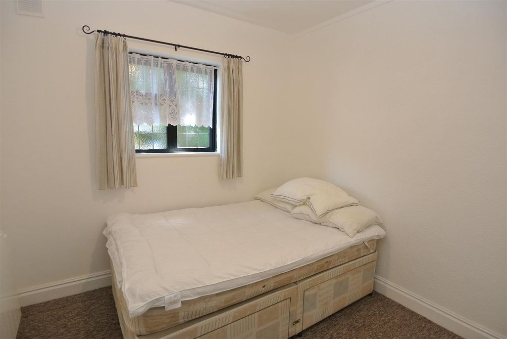 Property photo 2 of 7 Bedroom.Jpg