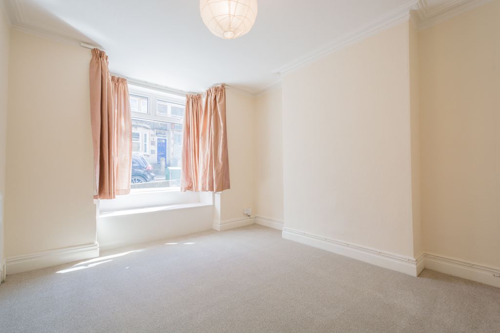 Property photo 2 of 11 124_Coronation_Avenue -1