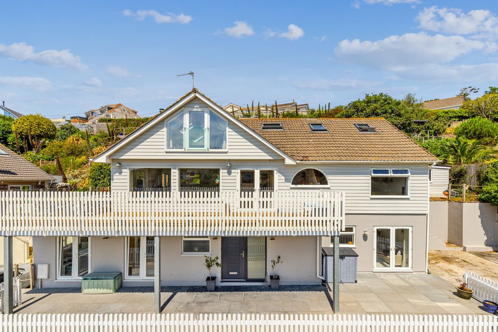 Property photo 2 of 31 A01 - 6 Furzehill Road Heybrook Bay - 250718