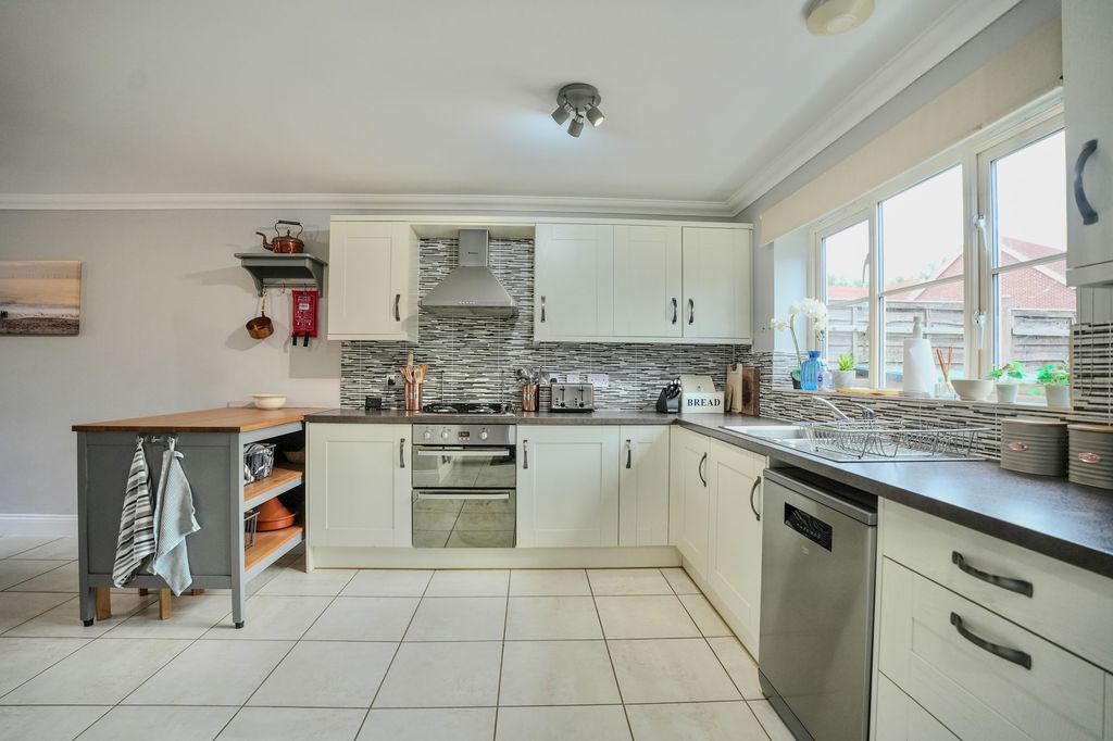 Property photo 3 of 32