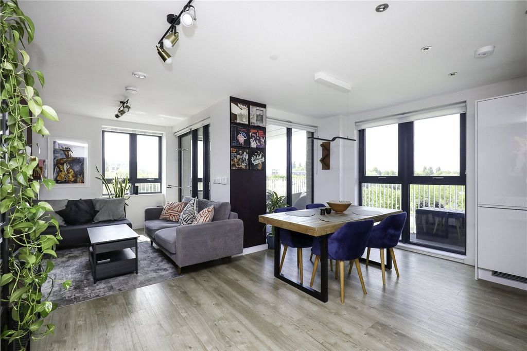 Property photo 3 of 16 Picture No. 08