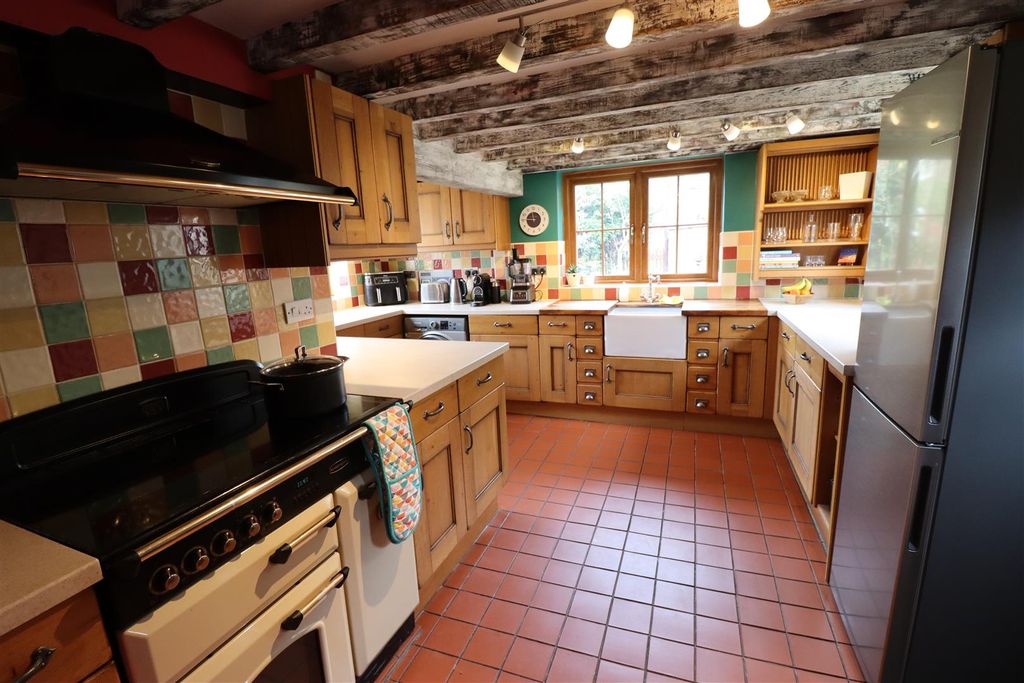 Property photo 2 of 18 Kitchen