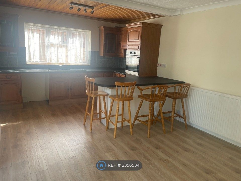 Property photo 3 of 35 Kitchen / Diner