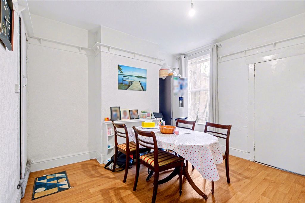 Property photo 3 of 9 Dining Room.Jpeg