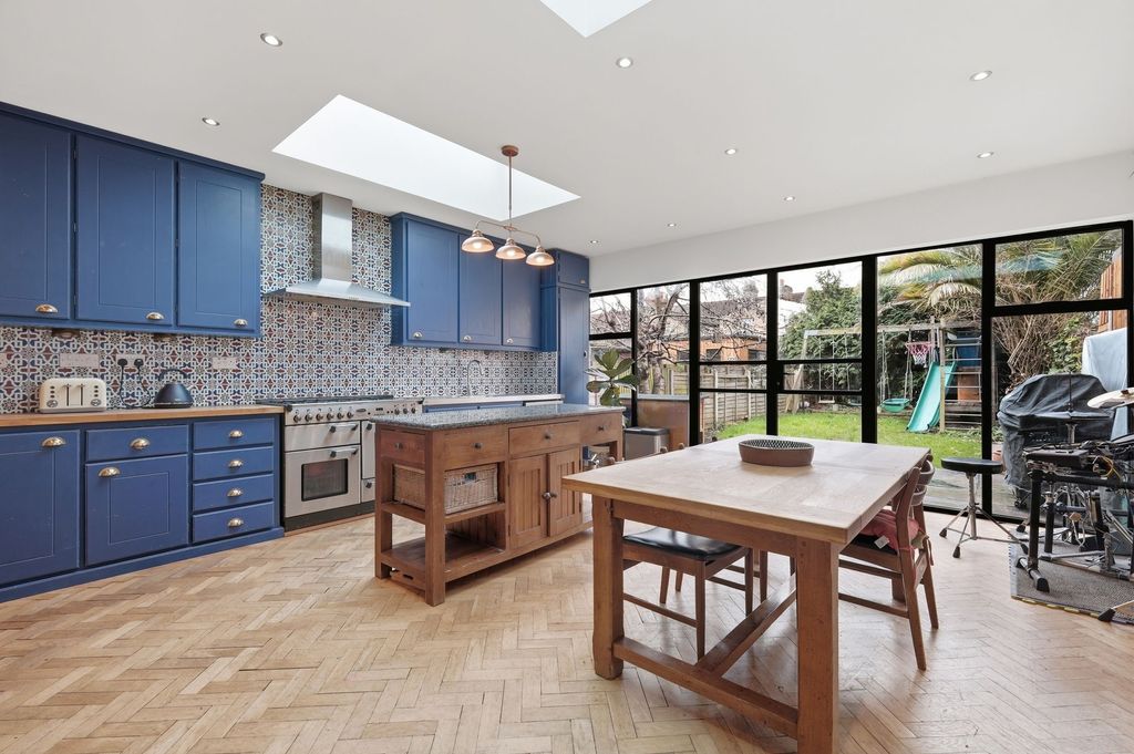 Property photo 3 of 26