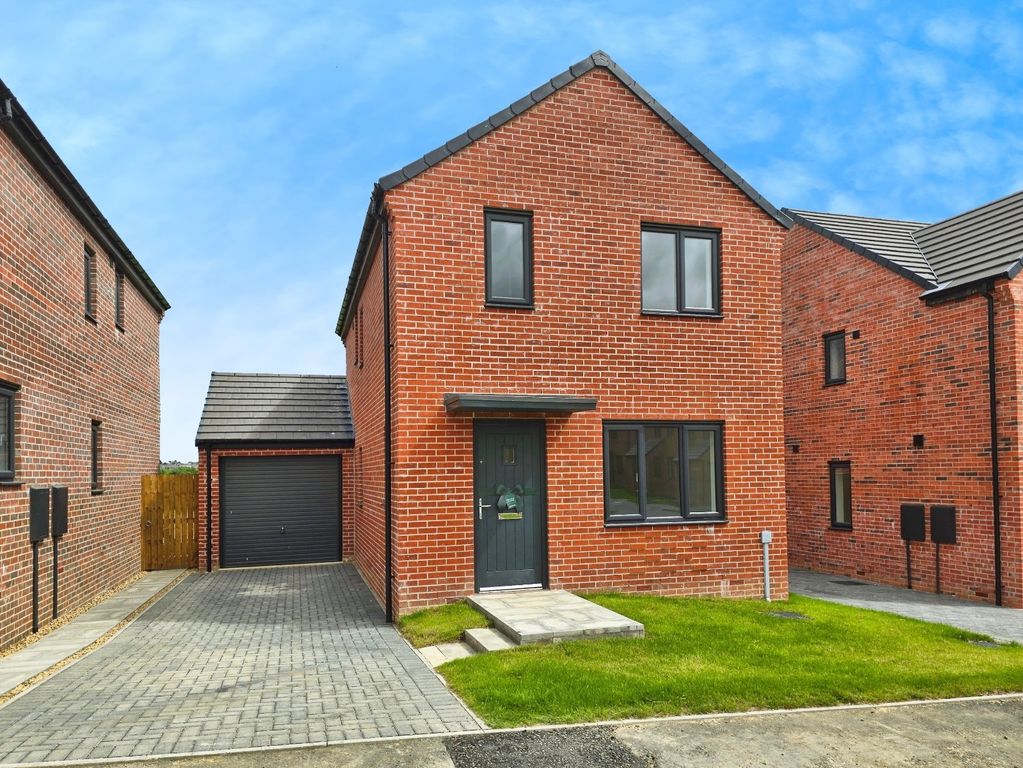 Property photo 1 of 18 Front External