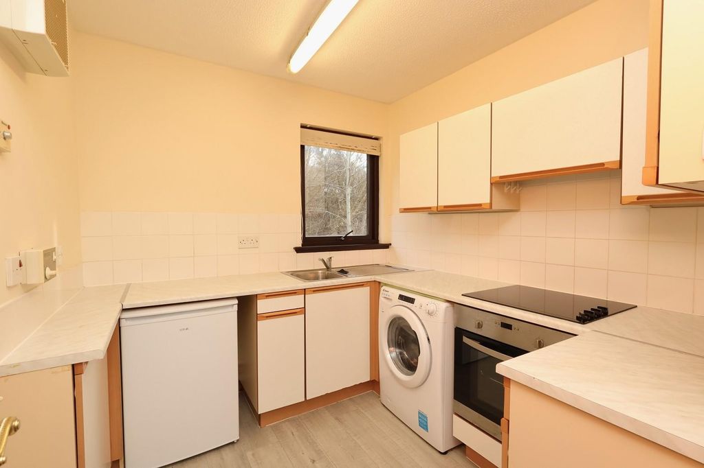 Additional image 6 of 1 bed flat for sale55 Murray Terrace, Smithton, Inverness. IV2