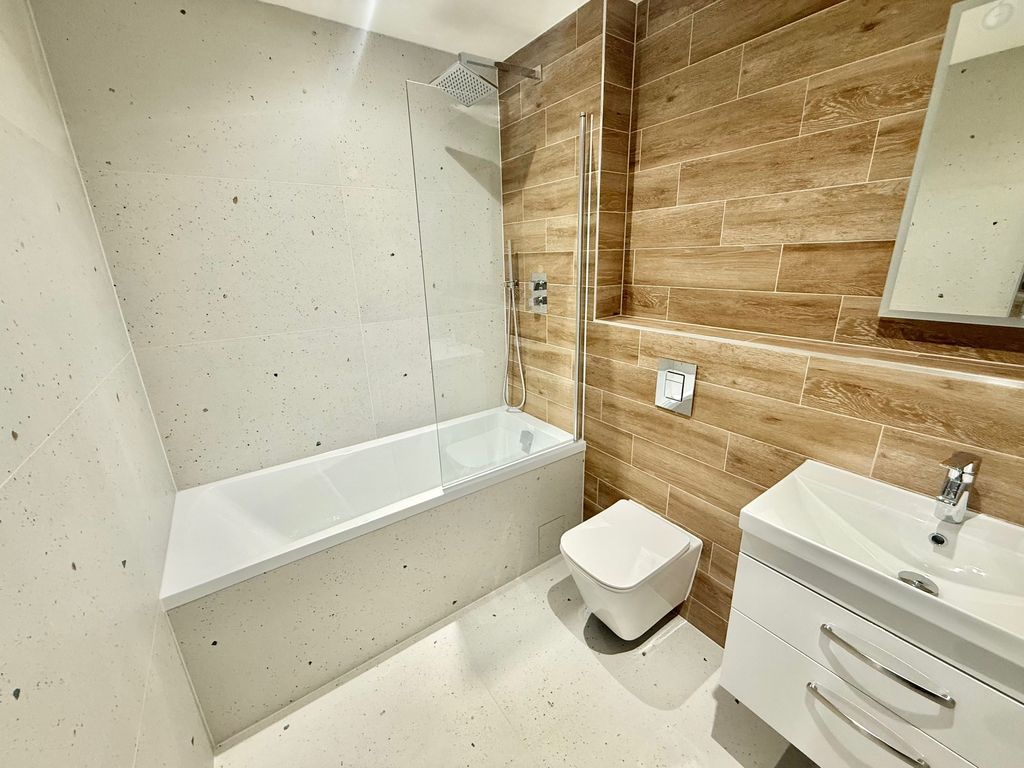 Property photo 3 of 4 Bathroom