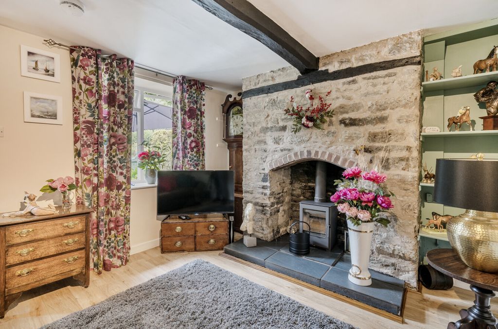 Property photo 2 of 19 1329929-16-6888A773Cb53F