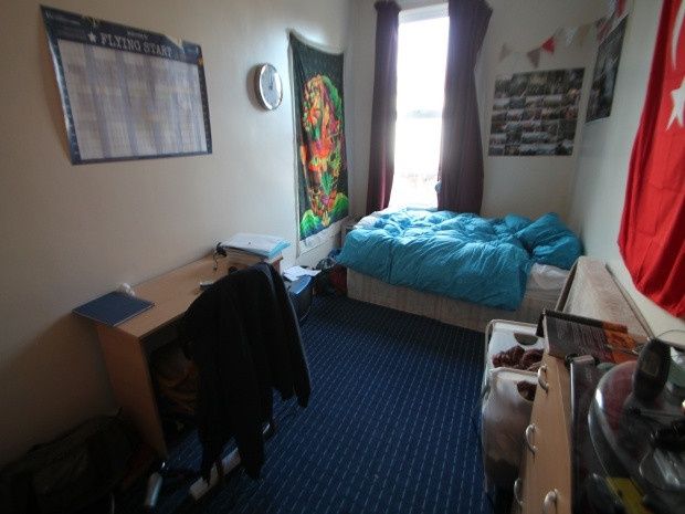 Property photo 3 of 14 A Spacious And Well-Lit Bedroom Featuring A Comfor...