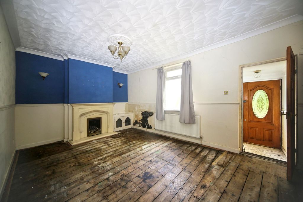 Property photo 2 of 18