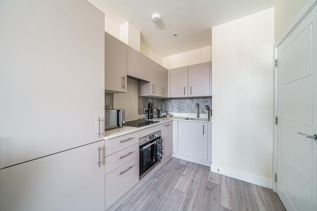 Property photo 3 of 10 Kitchen