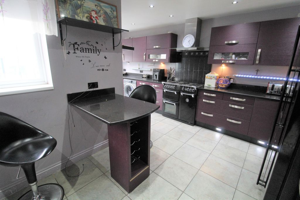 Property photo 3 of 25 Kitchen 21 Kentmere Drive